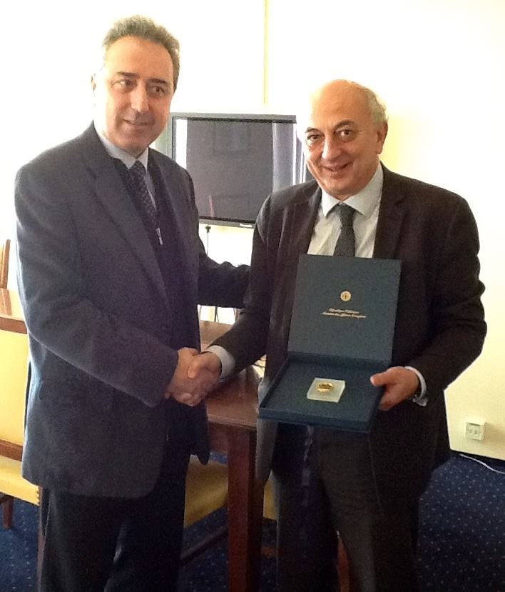 Επίσκεψη αντιπροσωπείας του Δήμου Καλαμαριάς στον Υφυπουργό Εξωτερικών, Γιάννη Αμανατίδη (1)