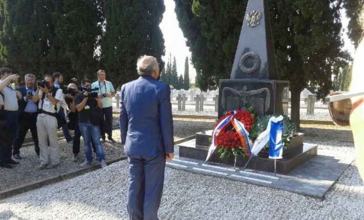 Κατάθεση στεφάνου στα Συμμαχικά Νεκροταφεία, στη Σταυρούπολη