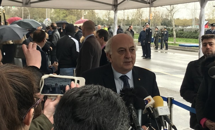 "Είμαστε εις το εμείς κι όχι εις το εγώ"